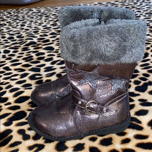 •UNLISTED•LIKE NEW PEWTER ELSA STAR LITTLE GIRLS BOOTS WITH FAUX FUR SIZE 10 - Picture 3 of 6